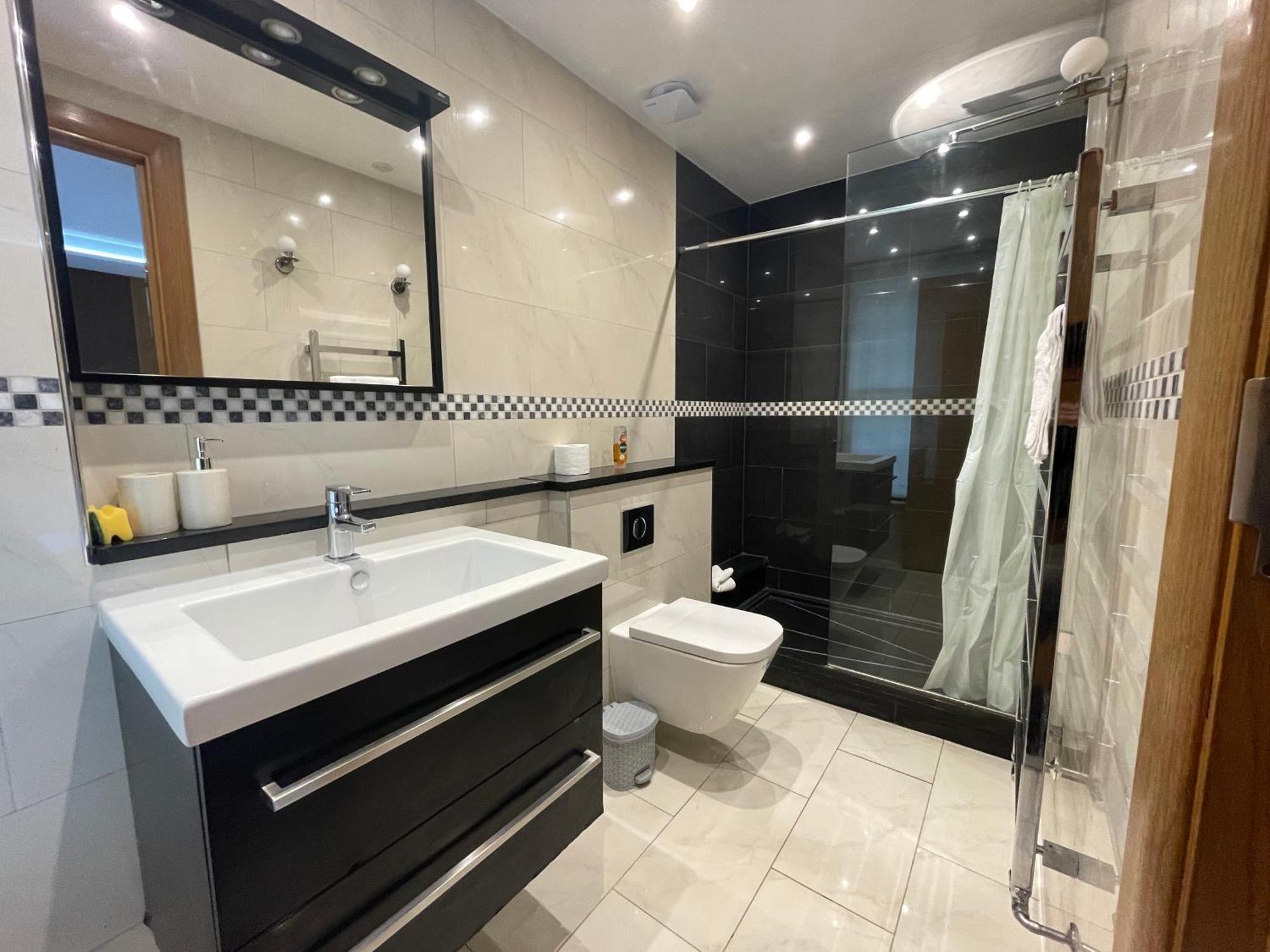 Luxe - Hyde Park - 2bed 3bath A/c + Lift Apartament *